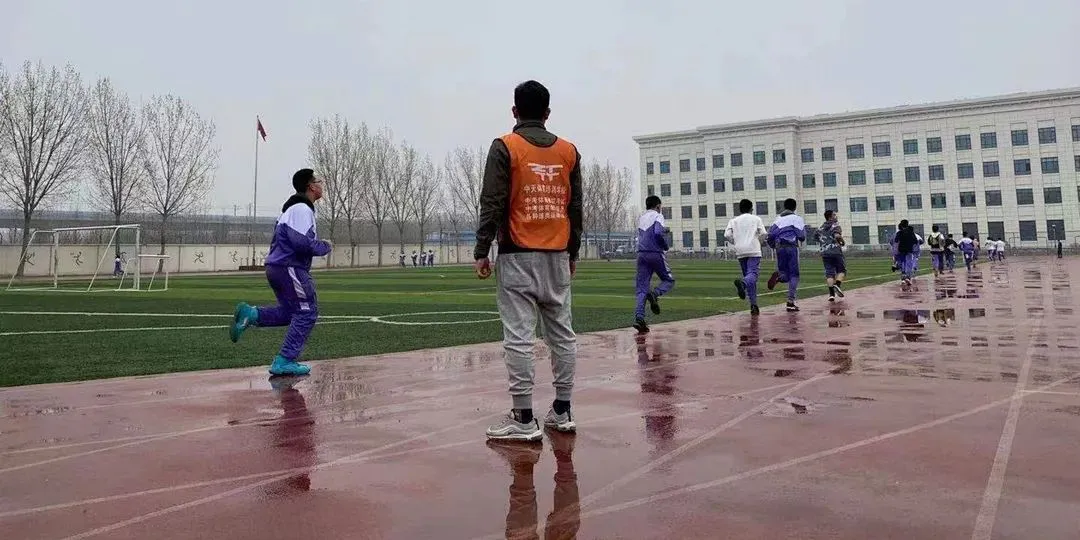 如何利用智能篮板实现个性化篮球训练_1